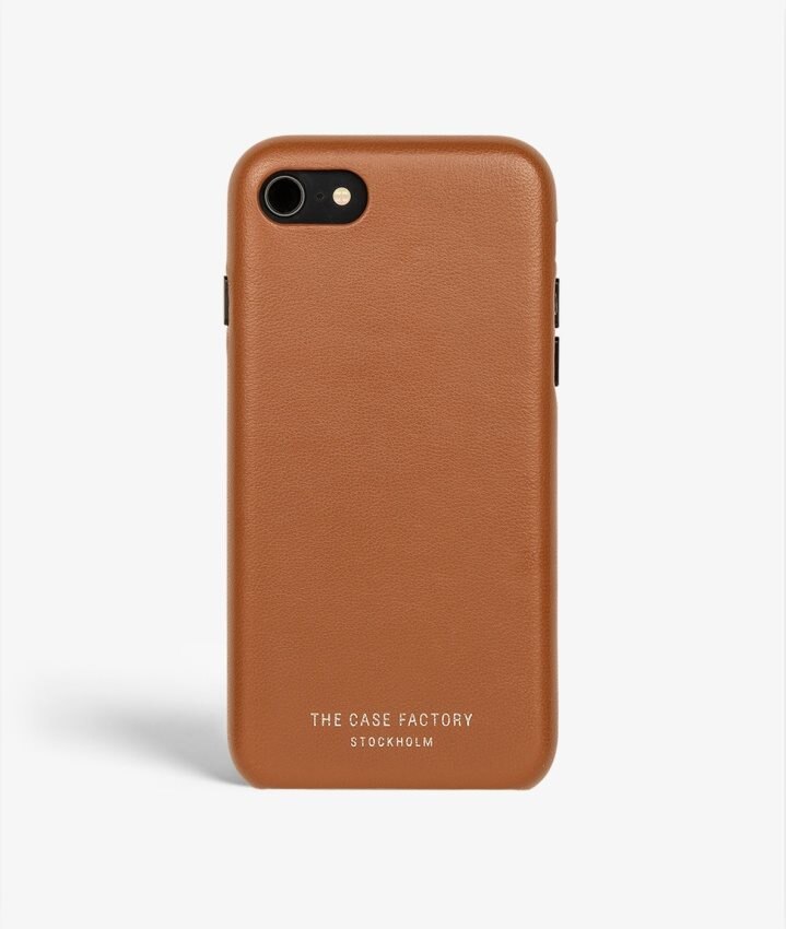 The Case Factory Street Collection iPhone SE 2022 Wrapped Egdes Nappa Cognac