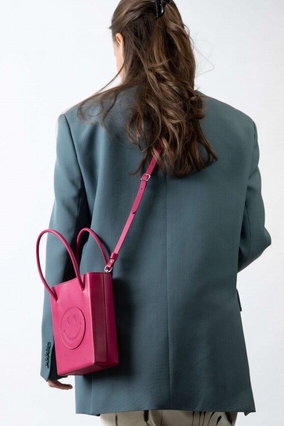 Essential Crossbody Väska Smiley Vegetable Tanned Pink