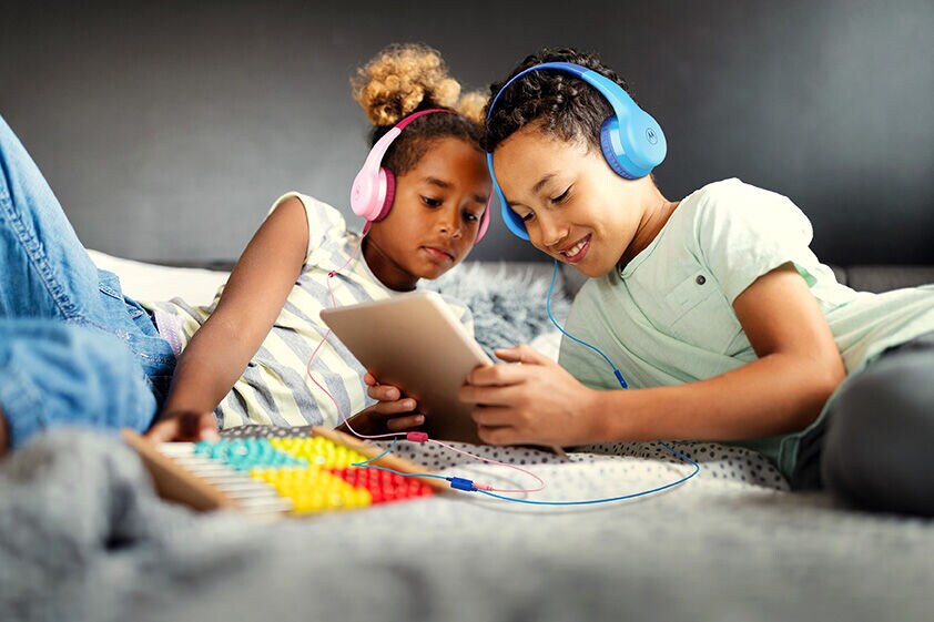 Moto JR300 On-Ear Wireless Barnhörlurar rosa