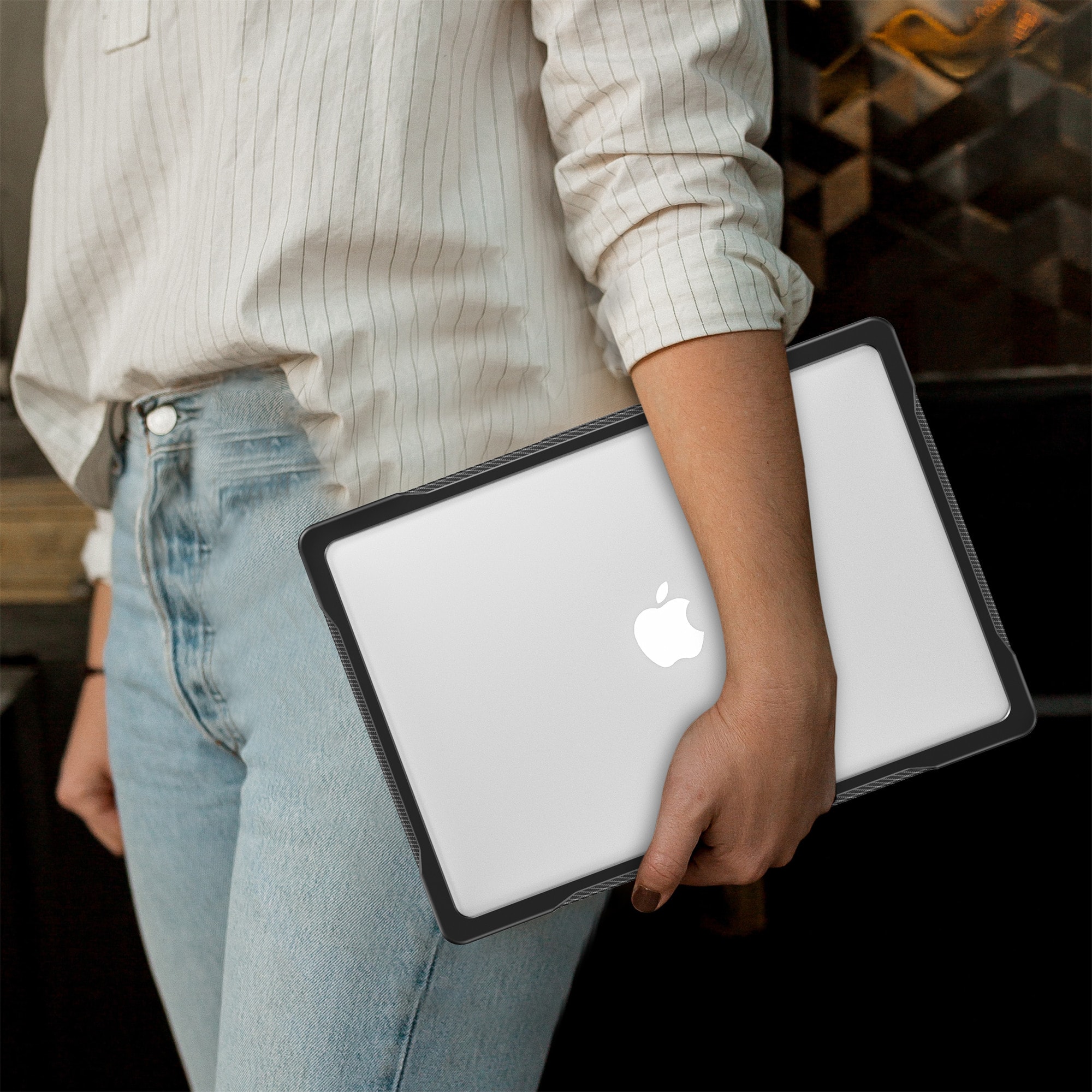 Stöttåligt Skal Apple MacBook Pro 14 2024 Genomskinlig